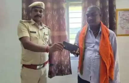 उजियारपुर: अंगार घाट पुलिस का ऑपरेशन मुस्कान: खोए हुए मोबाइल फोन बरामद