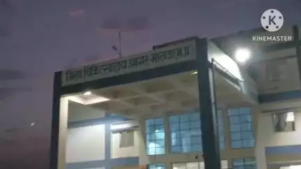 आगर: रतनगढ़ से आगर मजदूरी करने आए 18 वर्षीय युवक ने खाया जहर, जिला अस्पताल से उज्जैन रेफर