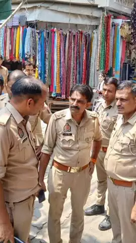 मवाना: मवाना के मोहल्ला मुन्नालाल में मंदिर के पास पशु अवशेष मिलने पर हिंदू संगठन के लोगों ने किया हंगामा, पुलिस मौके पर पहुंची