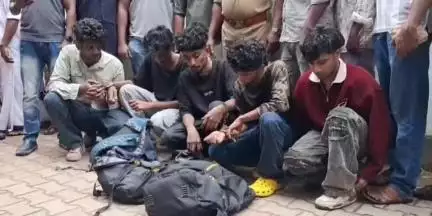 കരുനാഗപ്പള്ളി: മാരക മയക്കുമരനായ എം.ഡി.എം.എയുമായി അഞ്ച് യുവാക്കൾ ഓച്ചിറ വവ്വാക്കാവിൽ നിന്നും പിടിയിലായി