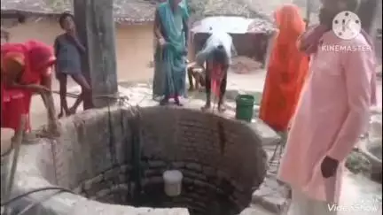 लालगंज: कोठी खुर्द गांव के बिंद मजरे में 25 घरों के करीब 80 लोग कुएं का प्रदूषित पानी पीने को मजबूर#Jansamasya