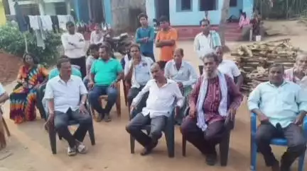ପୋଲସରା: ପଥରାପଲ୍ଲୀ ଗ୍ରାମରେ ଆକସ୍ମିକ ମୃତ୍ୟୁ ବରଣ କରିଥିବା ମୃତକଙ୍କ ପରିବାରକୁ ଭେଟିଲେ ପୂର୍ବତନ ମନ୍ତ୍ରୀ