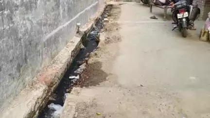 धनघटा: कड़सरा गांव में गंदगी का लगा अंबार, ग्रामीणों ने ग्राम प्रधान पर लगाए गंभीर आरोप #jansamasya