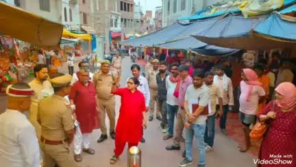 मिर्ज़ापुर: विंध्य कारीडोर की जमीन पर दुकानदारों के अतिक्रमण पर जिलाधिकारी भड़की, नगर पालिका को कार्रवाई का दिया निर्देश