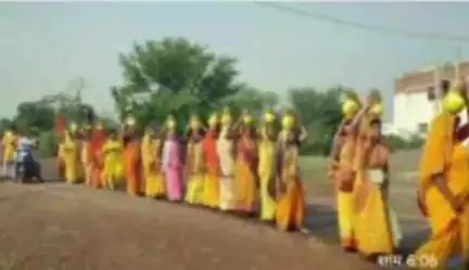 बलौदाबाज़ार: बलौदा बाजार के बाबा भूतेश्वर नाथ मंदिर में पुनः स्थापना महोत्सव का भव्य शुभारंभ, कलश यात्रा में उमड़ी आस्था का सैलाब