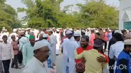कर्माटांड /विद्यासागर: कर्माटांड़ में भारी सुरक्षा के बीच बकरीद की नमाज अदा की गई, लोगों ने दी एक दूसरे को बधाई