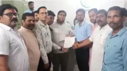 भाजपा नगर मंडल ने ईदगाह के पास अवैध दुकान निर्माण हटाने के लिए एसडीएम को सौंपा ज्ञापन