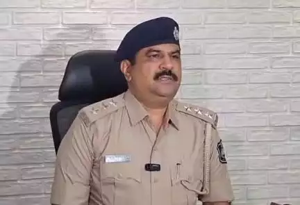ચોરાસી: વેસુ ઇકો સેલ  પોલીસ દ્વારા પકડવામાં આવેલા હીરા દલાલના આરોપીના લઈને એસીપીજીએ સરવૈયા દ્વારા સંપૂર્ણ રીતે માહિતી આપવામાં.