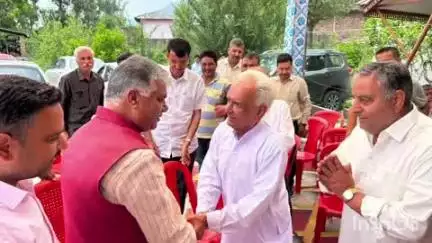 पालमपुर: कांगड़ा चंबा सांसद डॉक्टर राजीव भारद्वाज ने पालमपुर के जिया गांव में क्षेत्रवासियों से संवाद स्थापित कर समस्याएं सुनीं