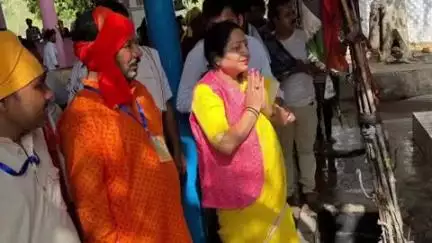 छतरपुर: छतरपुर विधायक ललिता यादव बारी ग्राम पंचायत के हर्रई में कारसदेव के भंडारे में पहुंची