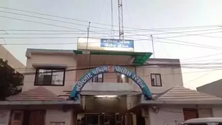 નડિયાદ: લાલવાણી સેનેટરી પાસે રિક્ષામાંથી વિદેશી દારૂનો જથ્થો મળી આવ્યો પોલીસે 1.50 લાખનો મુદ્દામાલ જપ્ત કરી કાર્યવાહી હાથ ધરી