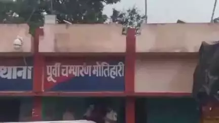 मेहसी: मेहसी थाना क्षेत्र के मंगराही चौक स्थित एनएच-28 पर भीषण सड़क दुर्घटना में एक युवक की मौके पर मौत