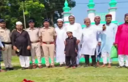 ठाकुरगंज: ठाकुरगंज प्रखंड के विभिन्न थाना क्षेत्रों में ईद उल अजहा का पर्व हर्षोल्लास के साथ संपन्न