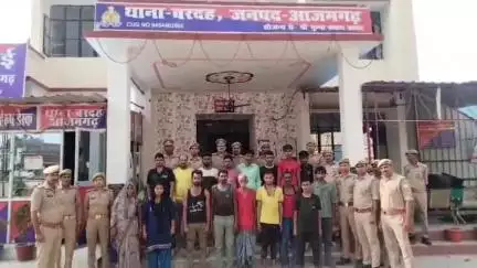 आज़मगढ़: बरदह थानाक्षेत्र में पुलिस टीम पर हमला करने वाले 17 अभियुक्त गिरफ्तार, लाठी, डंडे और ईट के टुकड़े बरामद, शेष की तलाश जारी