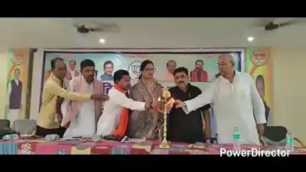 कहरा: पटुआहा स्थित BJP कार्यालय में कार्यशाला आयोजित, दीप प्रज्वलित कर कार्यक्रम का शुभारंभ किया गया
