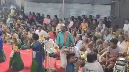 காரியாபட்டி: கல்குறிச்சியில் பவளக்கொடி கும்மியாட்டம் குழுவினரை 168 வது அரங்கேற்ற நிகழ்ச்சி நடைபெற்றது