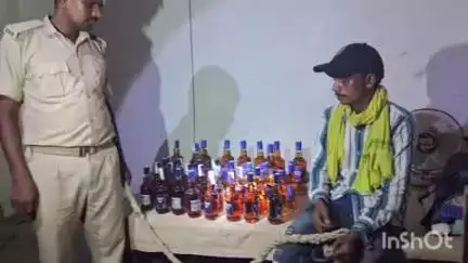 बांका: बांका में उत्पाद विभाग ने 64 लीटर शराब के साथ 4 तस्करों को किया गिरफ्तार