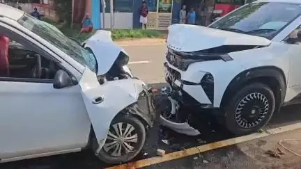 കുന്നംകുളം: എരുമപ്പെട്ടി മങ്ങാട് കാറുകൾ കൂട്ടിയിടിച്ച് ഗുരുതരമായി പരിക്കേറ്റ് ചികിത്സയിലായിരുന്ന ഒൻപത് വയസ്സുകാരി മരിച്ചു
