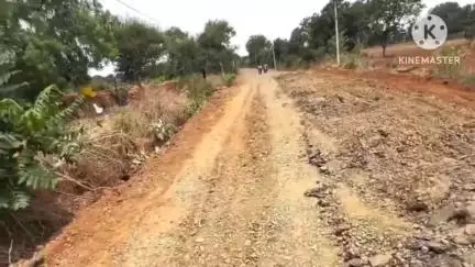 जीरन: आवरी माता और चीताखेड़ा के बीच निर्माणाधीन सड़क पर टेंपो अनियंत्रित होकर पलटा