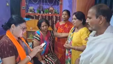 জামুরিয়া: জামুরিয়ার নিঘাতে দেবজ্যোতি সিংহের বাড়িতে গিয়ে তার পরিবারক শান্তনা ও পাশে থাকার আশ্বাস বিধায়িকা অগ্নিমিত্রা পালের