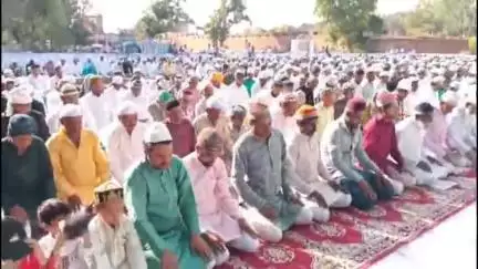 मोठ: मोठ तहसील में शांतिपूर्ण एवं सौहार्द के साथ अदा की गई ईद उल अजहा की नमाज, हजारों लोगों ने मांगी देश के अमन