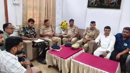 नौतनवा: सोनौली कस्बे में जाम को लेकर एसएसबी और पुलिस के साथ व्यापारियों की हुई बैठक