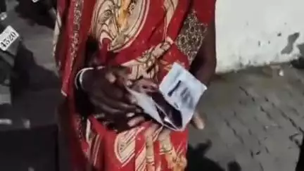 खंडवा: खंडवा जिला अस्पताल में ब्लड बैंक में लापरवाही, मरीज के परिजन परेशान