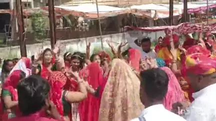 बदनावर: ग्राम बोराली में प्राण प्रतिष्ठा महोत्सव के अंतर्गत निकली शोभायात्रा, जगह-जगह हुई पुष्प वर्षा से स्वागत