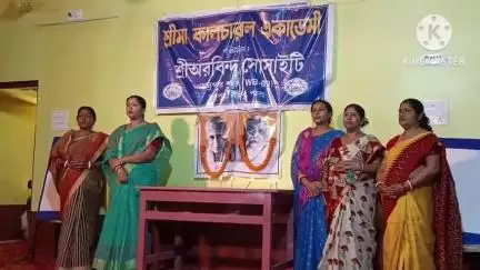 নলহাটি ২: ভদ্রপুর মা সিংহবাহিনী মিলন মঞ্চে শ্রী অরবিন্দ সোসাইটির উদ্যোগে আয়োজিত সাংস্কৃতিক অনুষ্ঠান দেখতে ভীড় জমান এলাকাবাসীদের