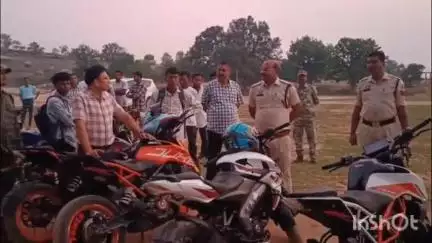 कुनकुरी: जशपुर एसएसपी शशिमोहन सिंह ने खतरनाक बाइक स्टंट करने वाले बाइकर्स पर कसा शिकंजा, 17 बाइकर्स पुलिस की गिरफ्त में