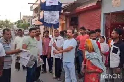 हरिद्वार: कनखल में अनियमित और दूषित पेयजल आपूर्ति को लेकर बंगाली मोड पर फूटा लोगों का गुस्सा, जल संस्थान का फूंका पुतला