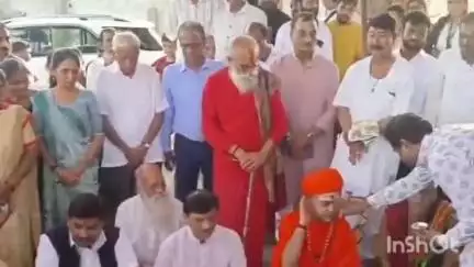 ડભોઇ: ચાણોદ ખાતે મહાવિદ્યાલયના પ્રવેશદ્વાર અને રસ્તાનું ભૂમિ પૂજન શિક્ષણમંત્રી કુબેરભાઈ ડિંડોરના વરદ હસ્તે કરવામાં આવ્યું.