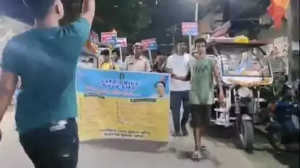দিনহাটা ২: বামনহাটে পথ নিরাপত্তা নিয়ে সাহেবগঞ্জ থানা ট্রাফিক পুলিশের বিশেষ উদ্যোগ