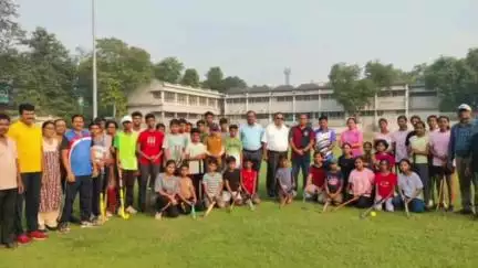 ଝାରସୁଗୁଡା: ବେଲପାହାଡ ଇଂଲିଶ ମିଡିୟମ ସ୍କୁଲ ଖେଳ ପଡିଆରେ ଗ୍ରୀଷ୍ମକାଳିନ ବାଳକ, ବାଳିକା ହକି ଖେଳାଳି ମାନଙ୍କର ପ୍ରଶିକ୍ଷଣ ଶିବିର ଉଦ୍ଘାଟିତ