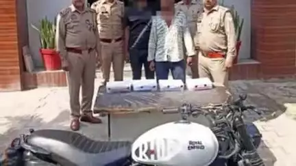 कोल: थाना क्वार्सी पुलिस ने हत्या के मामले में फरार 2 शातिर अभियुक्तों को किया गिरफ्तार, कब्जे से लूट के 6 मोबाइल बरामद