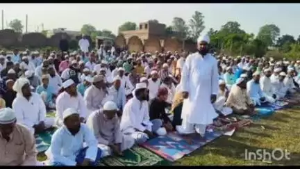 चौपारण: चौपारण में बकरीद पर ईदगाह में अदा की गई नमाज, लोगों ने गले मिलकर दी मुबारकबाद