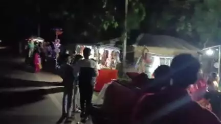 ভাতার: দীর্ঘদিনের রীতি মেনে ভাতারের বামশোড় গ্রামে ঈদুল আযহা উপলক্ষে গ্রামে বসলো একদিনের মেলা