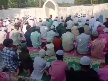 जोगापट्टी: योगापट्टी में ईद-उल-अजहा का नमाज़ शांतिपूर्ण ढंग से अदा किया गया, देश में अमन चैन की दुआ मांगी गई