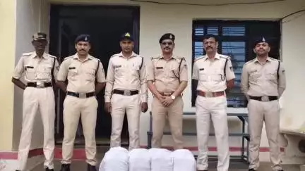 चौरई: हिवरखेड़ी चौकी पुलिस ने 60 लीटर कच्ची महुआ शराब जब्त की
