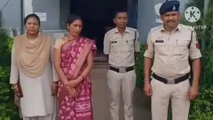 महिला को सपिया गांव से 12 लीटर महुआ शराब के साथ गिरफ्तार किया गया, भेजा गया न्यायिक रिमांड पर