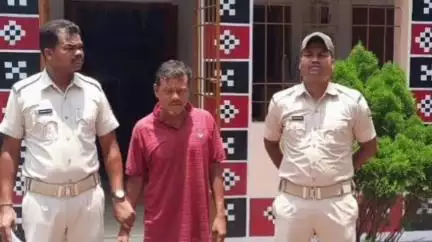 ଝାରସୁଗୁଡା: କଣ୍ଢେଇକେଲା ଗ୍ରାମ ନିକଟରୁ ୫୦ ଲିଟର ଦେଶୀ ମଦ ଜବତ କରିଛି ପୋଲିସ