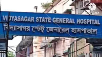 ঠাকুরপুকুর-মহেশতলা: সাংসারিক অশান্তির কারণে আশুতি এলাকার এক যুবক গলায় ফাঁস লাগিয়ে আত্মহত্যা করার চেষ্টা করে