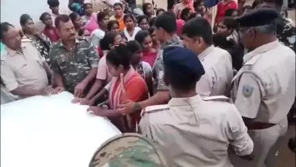 चास: शिमला कॉलोनी में चाकूबाजी में घायल युवक की मौत, आरोपी जेल में, अन्य की गिरफ्तारी को लेकर हंगामा