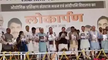 कुंडम: सीएम मोहन यादव ने ग्राम छपरा में सांदीपनी विद्यालय और आईटीआई का लोकार्पण किया