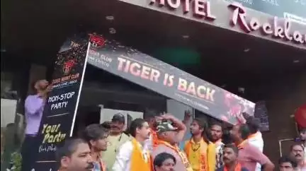 लाडपुरा: शिक्षा नगरी कोटा में बजरंग दल के कार्यकर्ताओं ने अश्लील इवेंट कराया बंद, पुलिस भी पहुंची