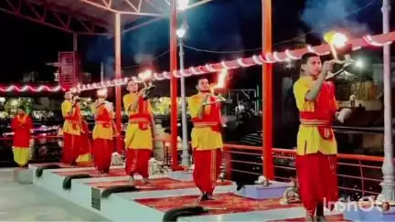 कर्वी: रामघाट किनारे मंदाकिनी नदी की महाआरती होती है, वाराणसी की तर्ज पर की जाती है आरती