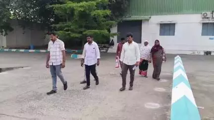 கள்ளக்குறிச்சி: சவுதி அரேபியாவில் உயிரிழந்த கணவரின் உடலை தாயகம் கொண்டு வரக்கோரி ஆட்சியரகத்தில் மனைவி மற்றும் குடும்பத்தினர் கண்ணீர் மல்க மனு