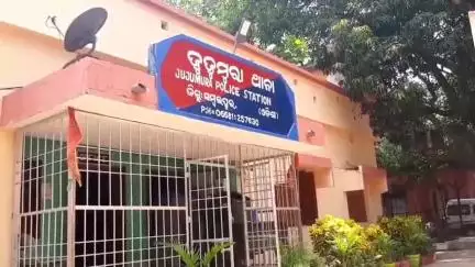 ରେଢାଖୋଲ: ଶୀତଲେନପାଲି ଗାଁ ତୁରୀପଡାର ଜଣେ ୱାରେଣ୍ଟିକୁ କୋର୍ଟ ଚାଲାଣ କଲା ପୋଲିସ