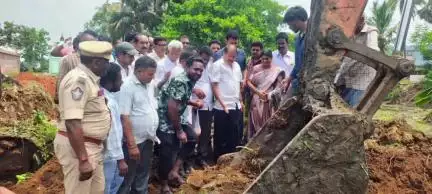 శివరూ భూముల వరకు సాగునీరు కాలువ పూడికతీత పనులను ప్రారంభించిన ఎమ్మెల్యే నానాజీ