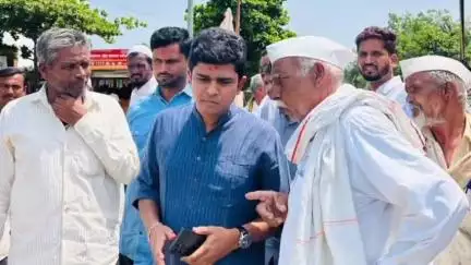 भोकरदन: बरंजळा साबळे येथे आमदार संतोष पाटील दानवे यांनी साधला ज्येष्ठ नागरिकांशी विविध मुद्द्यावर संवाद